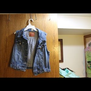 Denim sleeveless jacket